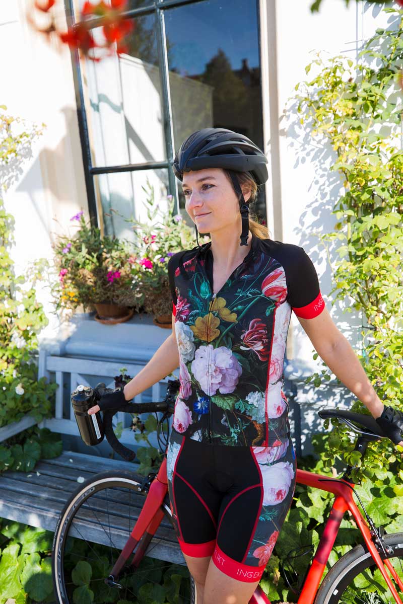 Voorwaarde Betrokken Westers Flower Bomb dames fietsshirt | zwart-rood met bloemenprint